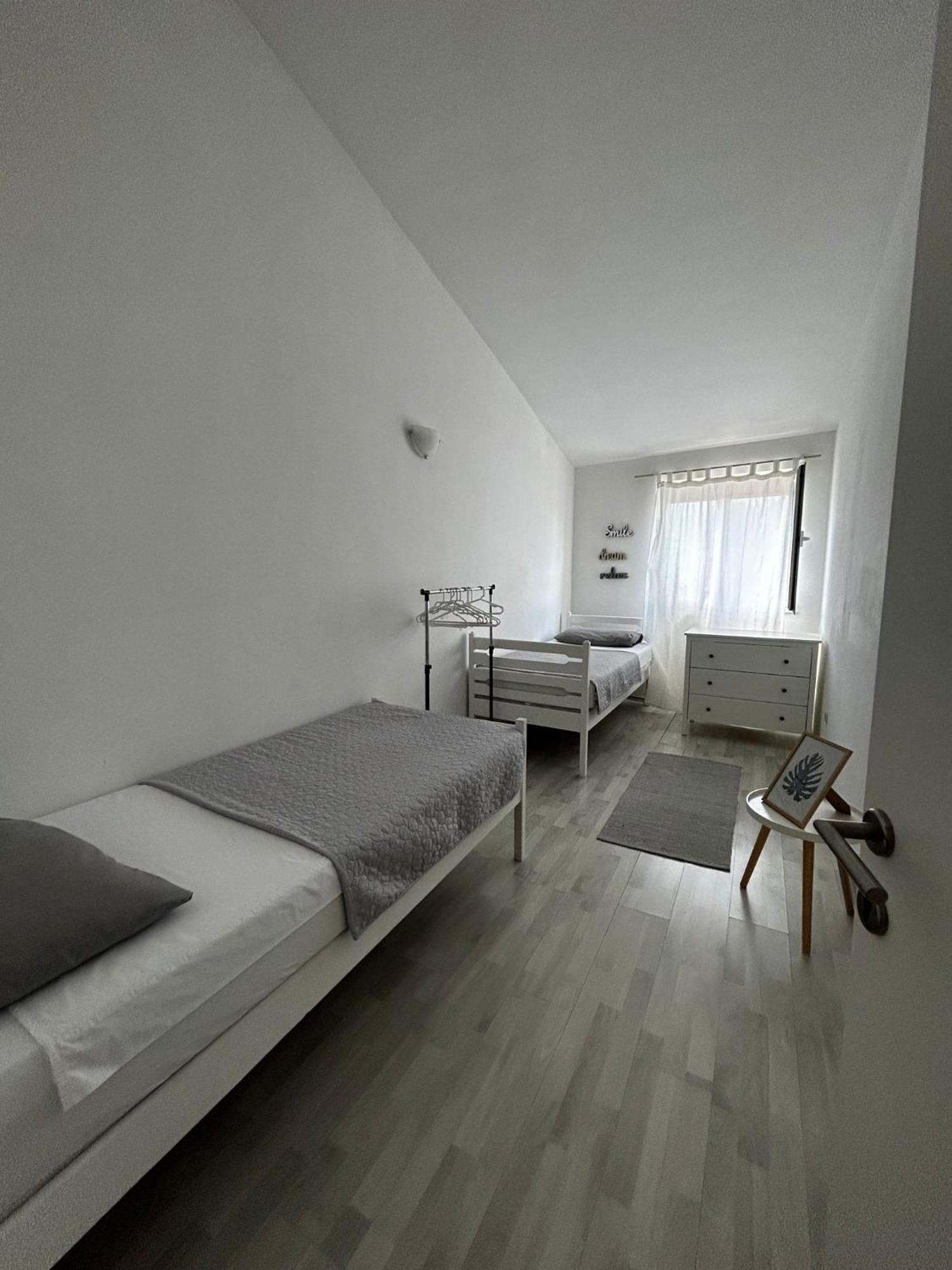Apartments Petrovic Pirovac Esterno foto