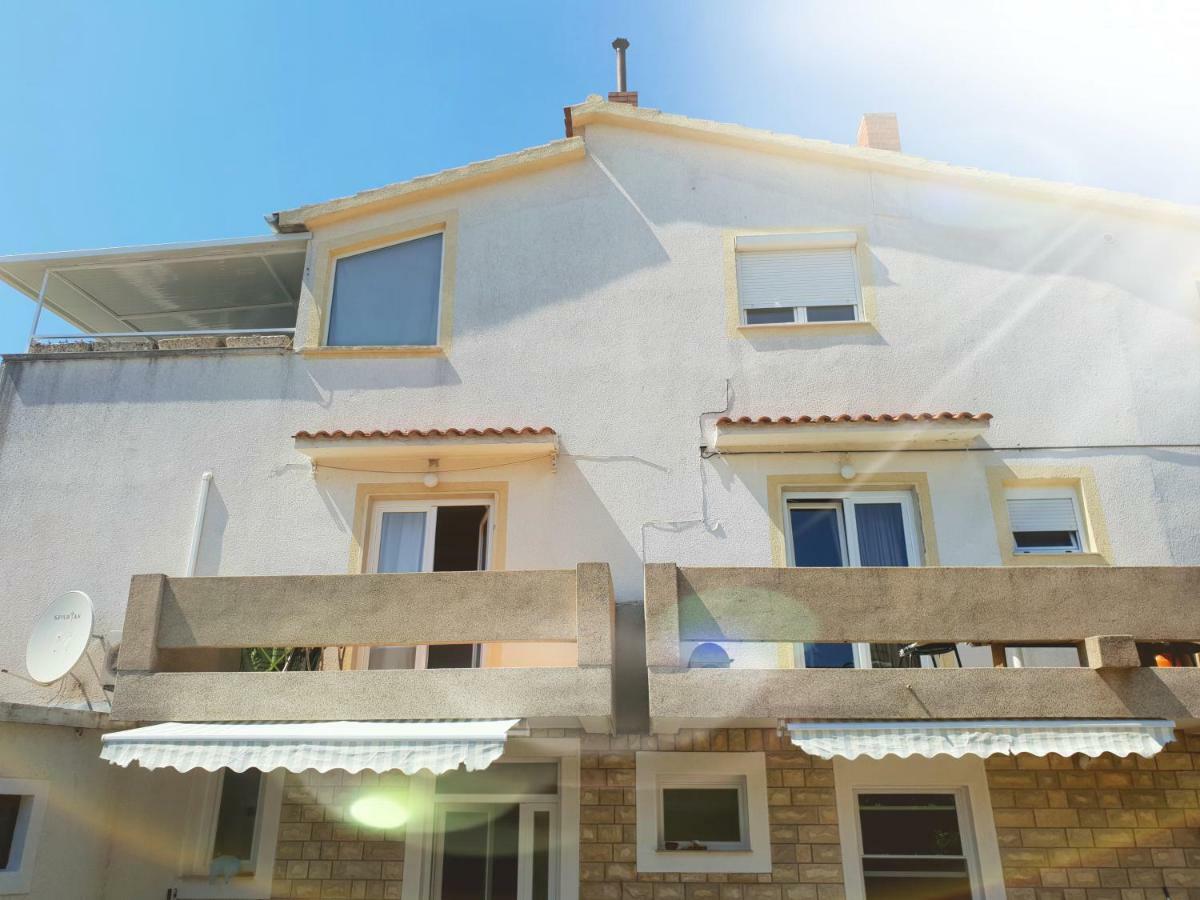 Apartments Petrovic Pirovac Esterno foto